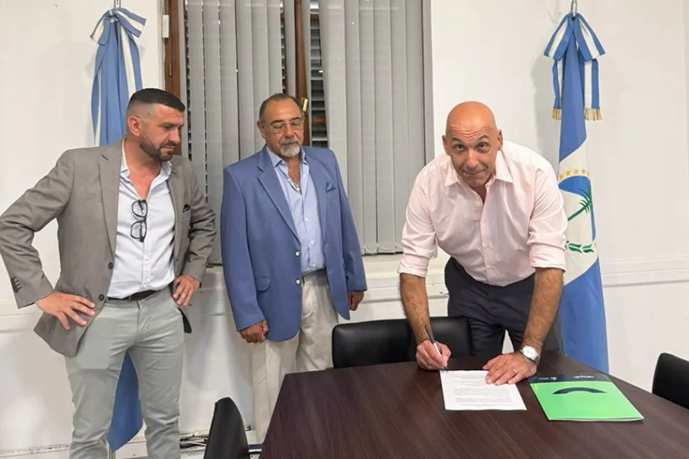 Acuerdo de capacitacion en seguridad privada en Neuquen Firma del acuerdo para la capacitacion del personal vigilador en Neuquen